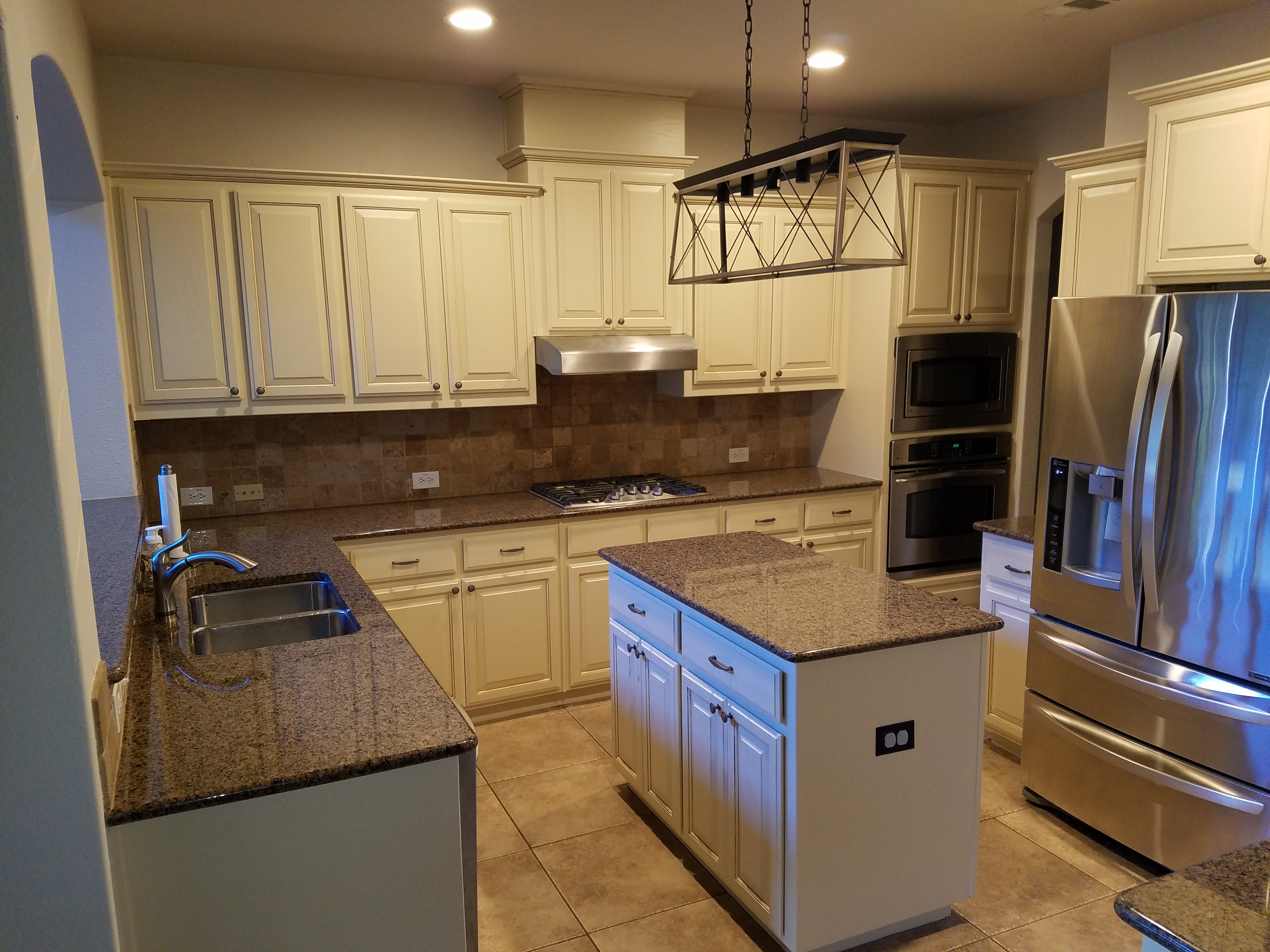 Cabinet hardware — knobs, pulls and hinges